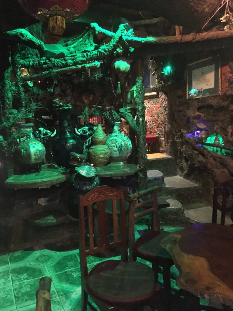 "100 Roof Bar" в Далате