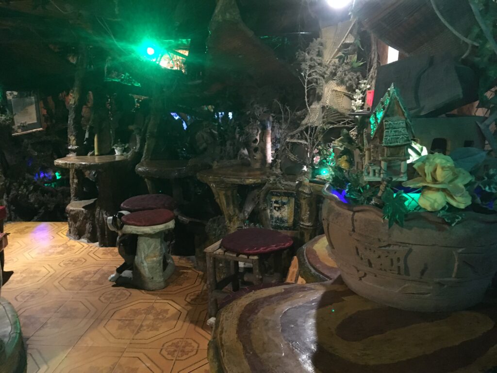 "100 Roof Bar" в Далате