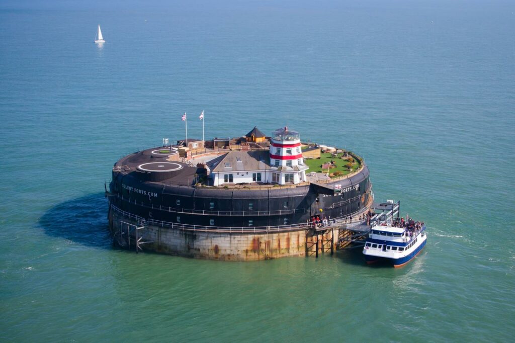 Отель No Man's Fort